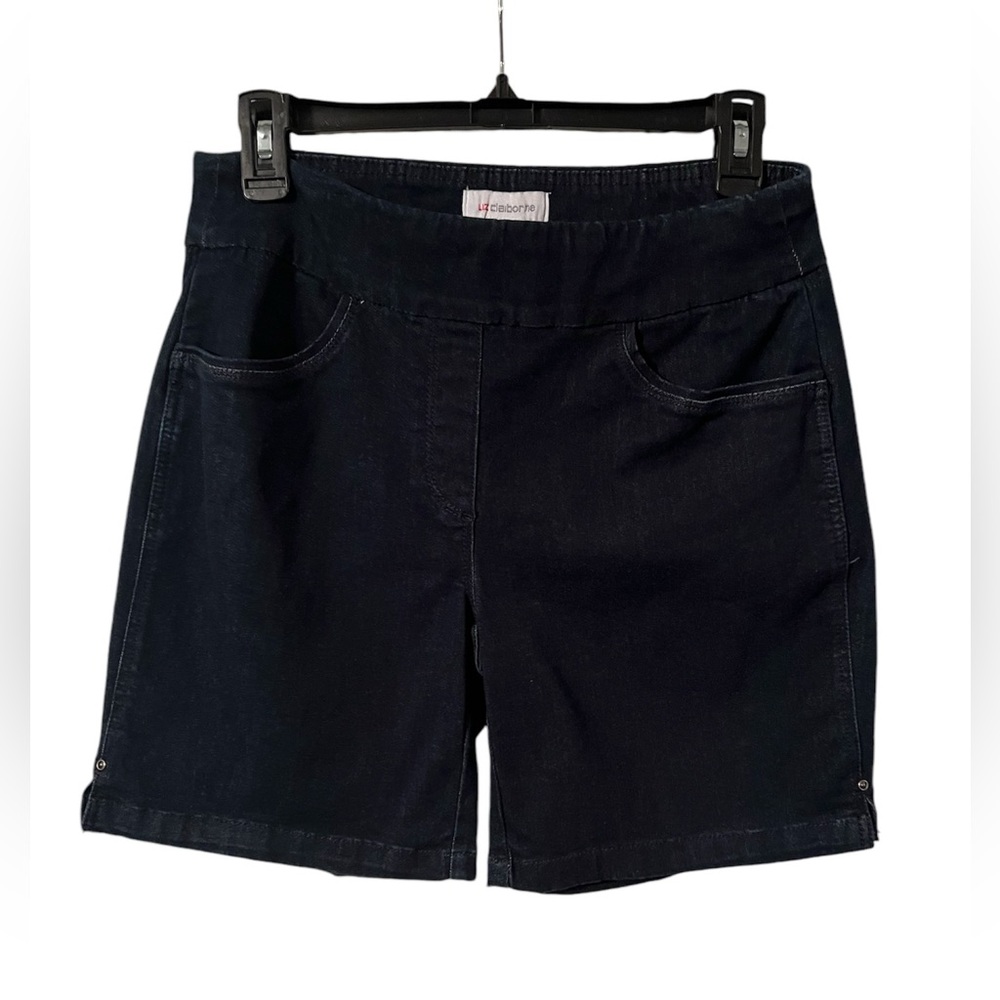 Liz Clayburn navy denim shorts size 6, pull up with front and back pockets